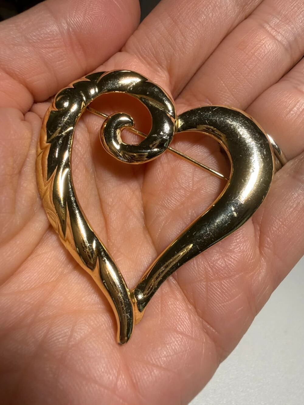 Vintage AJC Signed Gold Tone Open Heart Scroll Feather Brooch Pin 2.25"